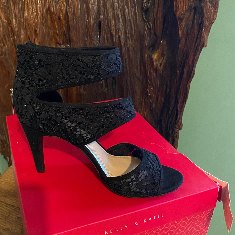 Kelly & Katie Elegant Black Lace Heels